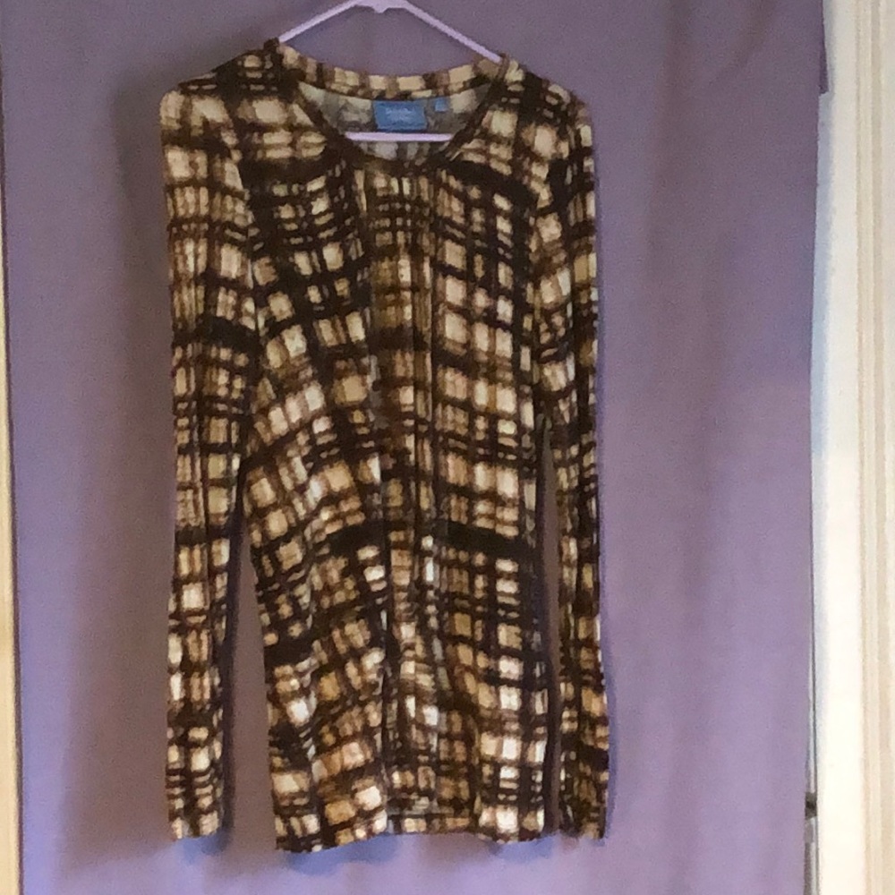 Simple Vera Wang long sleeve shirt
